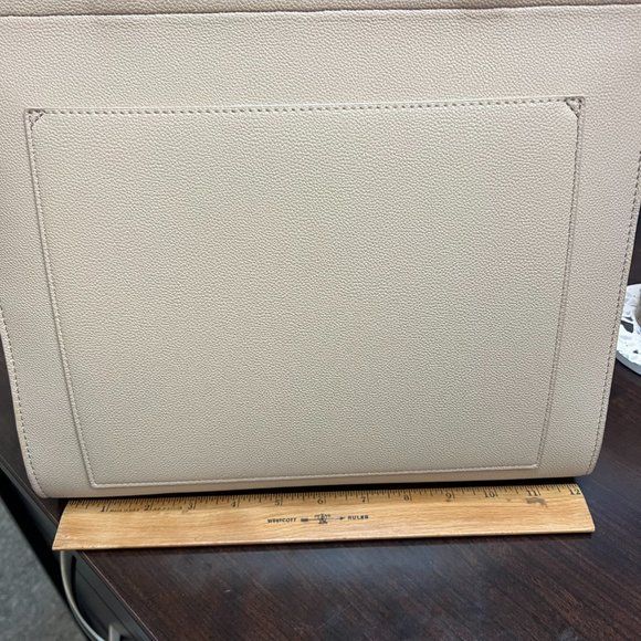 Elegant Cream Crossbody Bag - Picture 7 of 13